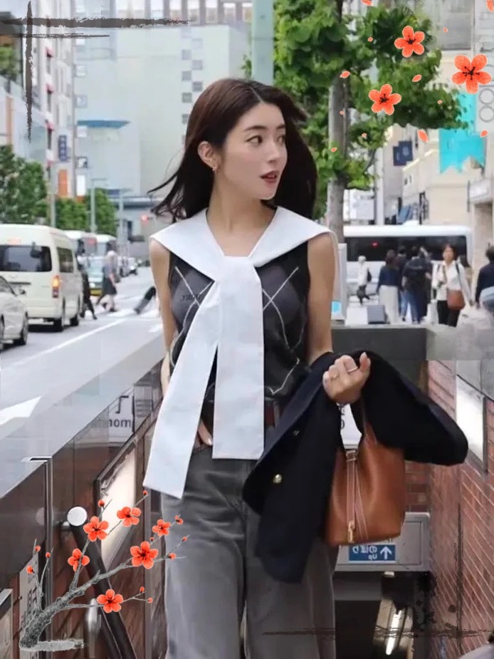 Original Japanese Preppy Style Navy Collar Plaid Knitting Vest Top Summer New Fashion Tie Large Lapel Sleeveless Knitted Tshirt
Original Japanese Preppy Style Navy Collar Plaid Knitting Vest Top Summer New Fashion Tie Large Lapel Sleeveless Knitted Tshirt