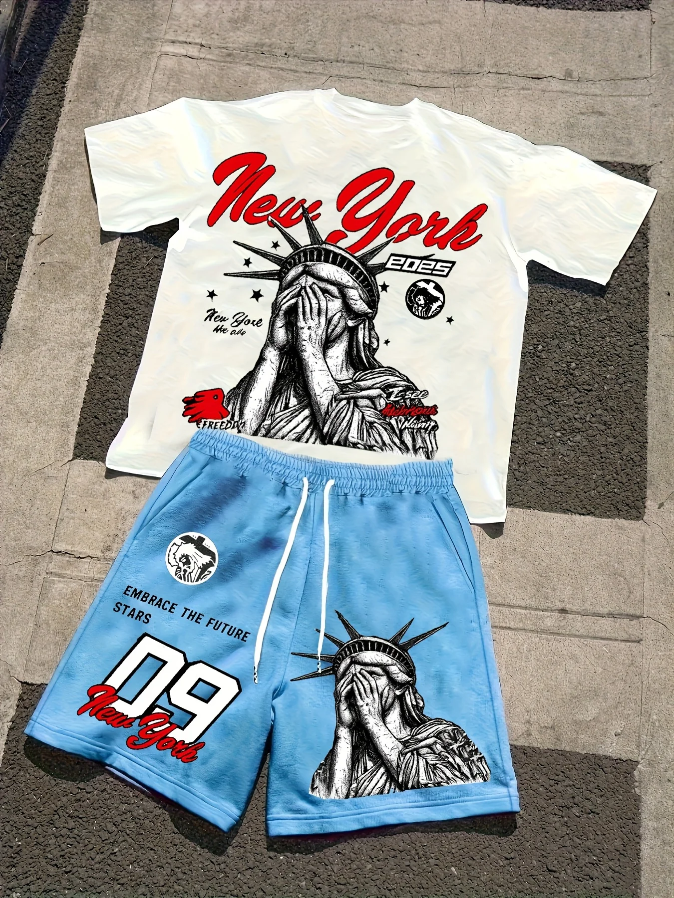 The 2026 summer new men's short-sleeved suit features 3D trendy letter print with a casual street style that is fashionable
The 2026 summer new men's short-sleeved suit features 3D trendy letter print with a casual street style that is fashionable