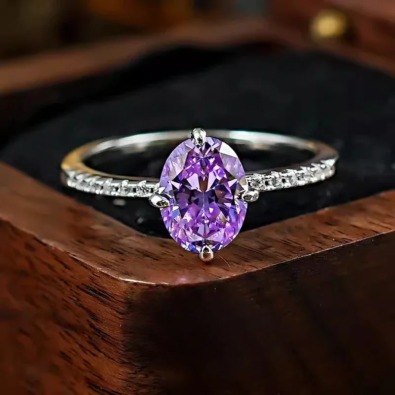 Новое серебряное кольцо 925 пробы с фиолетовым шармом, овальная инкрустация в форме яйца, подчеркивающая темперамент высокоуглеродистых бриллиантов, ниша и универсальность.
Новое серебряное кольцо 925 пробы с фиолетовым шармом, овальная инкрустация в форме яйца, подчеркивающая темперамент высокоуглеродистых бриллиантов, ниша и универсальность.