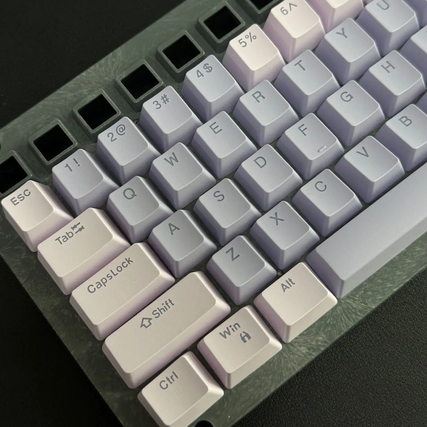 Only 68 keys can be used mechanical keyboard keycap PBT material two-color injection molding purple classic magnetic axis availa
Only 68 keys can be used mechanical keyboard keycap PBT material two-color injection molding purple classic magnetic axis availa