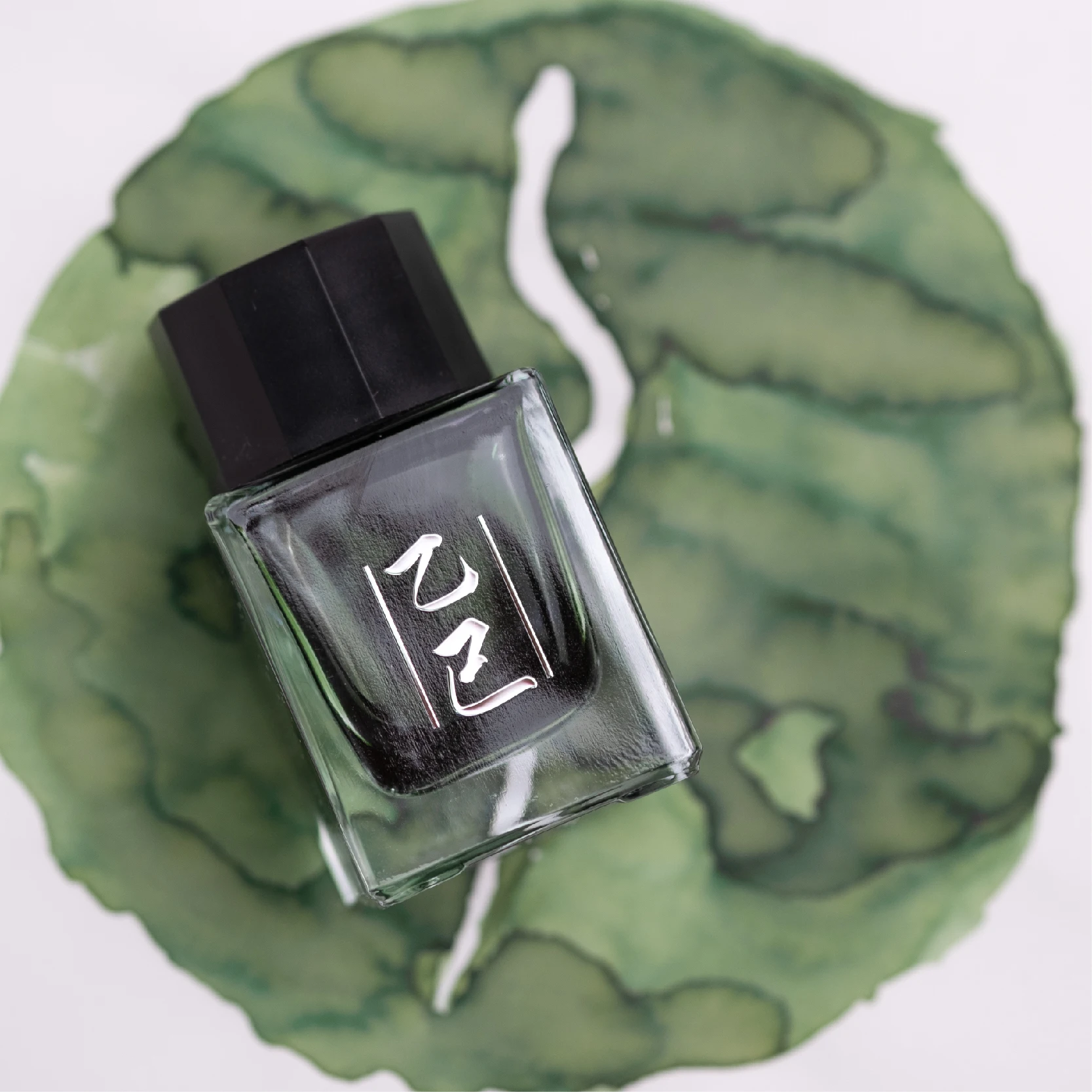Fangyangtan 2025 Year Of The Snake Limited Edition Ink 20ml Metal Gift Box Fountain Pen Color Ink
Fangyangtan 2025 Year Of The Snake Limited Edition Ink 20ml Metal Gift Box Fountain Pen Color Ink