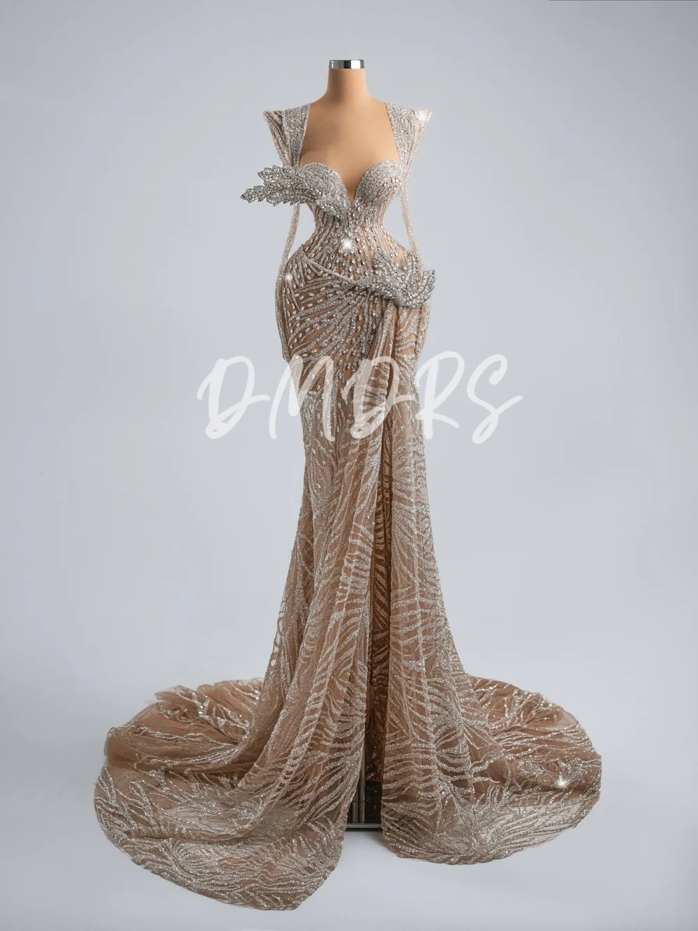 Romantic Sweetheart's Evening Dress 2025 Charming Crystal Beaded Party Gown Elegant Mermaid's Floor Length Party Dresses فساتين
Romantic Sweetheart's Evening Dress 2025 Charming Crystal Beaded Party Gown Elegant Mermaid's Floor Length Party Dresses فساتين