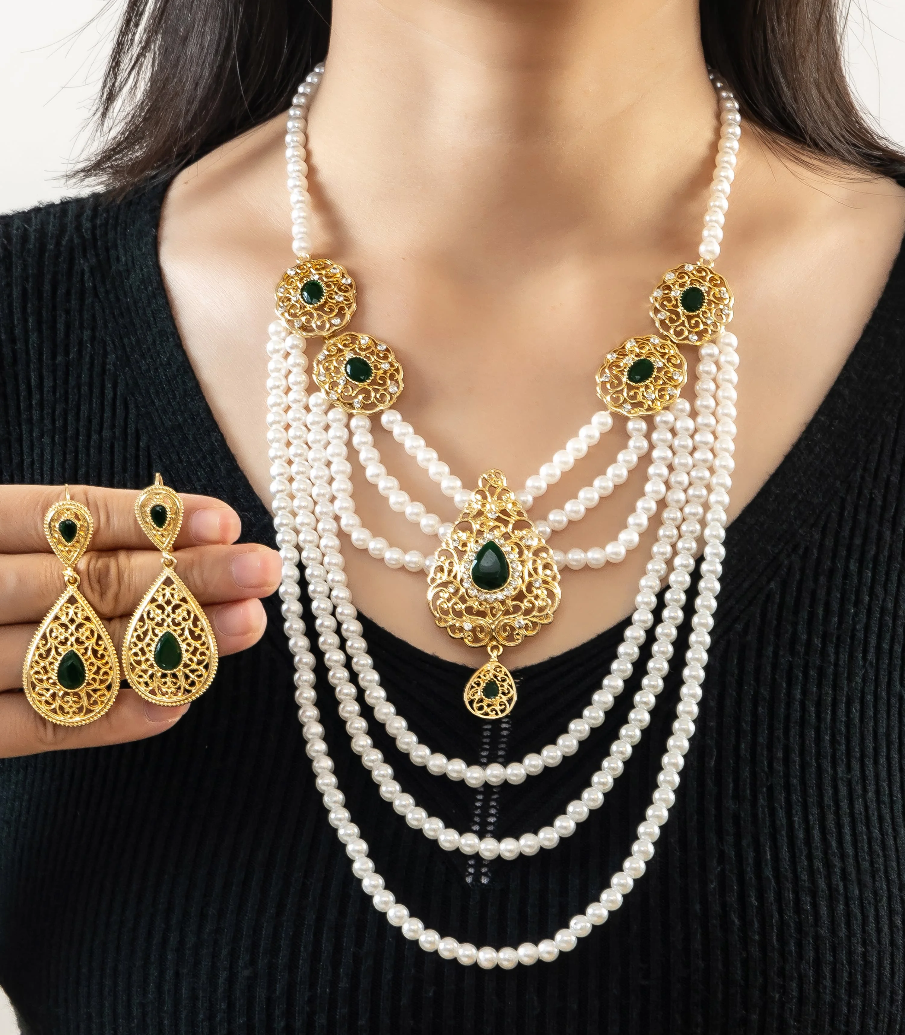 Марокканский свадебный набор: золотое ожерелье и серьги с имитацией жемчуга для женщин, роскошный аксессуар для арабской невесты, подарок.
Марокканский свадебный набор: золотое ожерелье и серьги с имитацией жемчуга для женщин, роскошный аксессуар для арабской невесты, подарок.