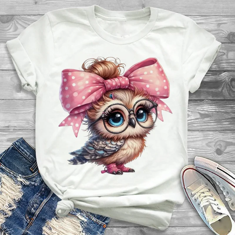 Женская футболка с розовым бантом и совой, милый животный узор, повседневный топ с круглым вырезом и рисунком, женская белая футболка с короткими рукавами
Женская футболка с розовым бантом и совой, милый животный узор, повседневный топ с круглым вырезом и рисунком, женская белая футболка с короткими рукавами
