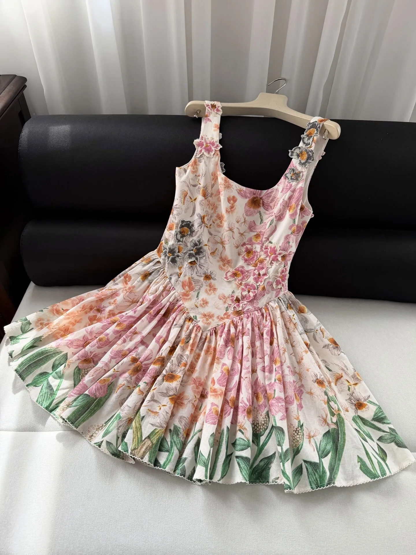 2026 High Quality Vacation Style Three Dimensional Flower Printed Women's Summer Collection Waist Large Swing Strap Dress
2026 High Quality Vacation Style Three Dimensional Flower Printed Women's Summer Collection Waist Large Swing Strap Dress