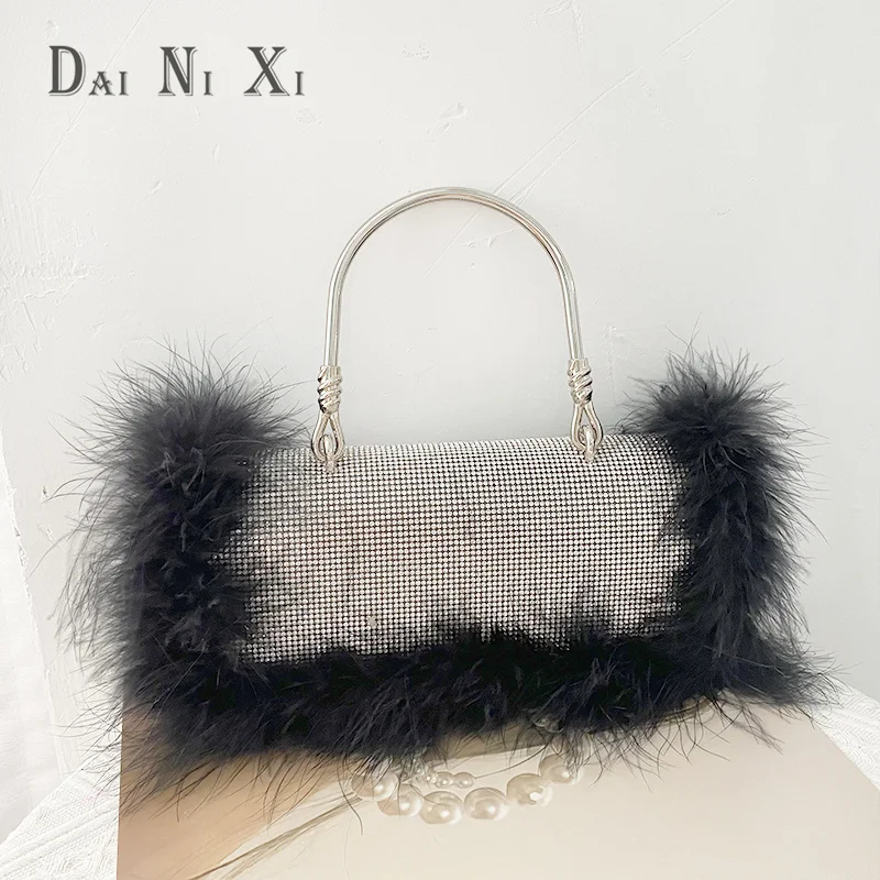 Fashion Ostrich Fuax Fur Feather tote Bag Ladies Bling Diamond Dinner Party Wedding Handbag
Fashion Ostrich Fuax Fur Feather tote Bag Ladies Bling Diamond Dinner Party Wedding Handbag