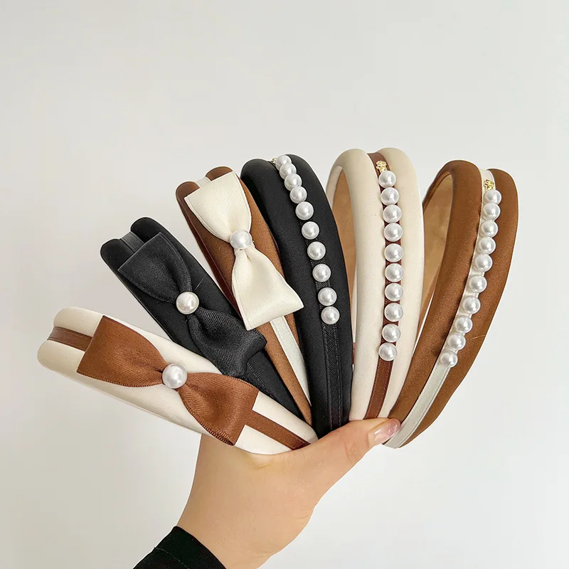 Korean Style Elegant Side Bow Sponge Pearl Hairband Simple Elegant Hair Accessory
Korean Style Elegant Side Bow Sponge Pearl Hairband Simple Elegant Hair Accessory