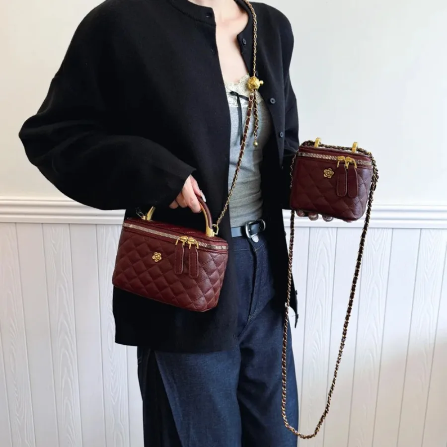 New fashion retro handheld bucket bag small fragrance wind drill chain shoulder bag versatile simple crossbody female bags
New fashion retro handheld bucket bag small fragrance wind drill chain shoulder bag versatile simple crossbody female bags