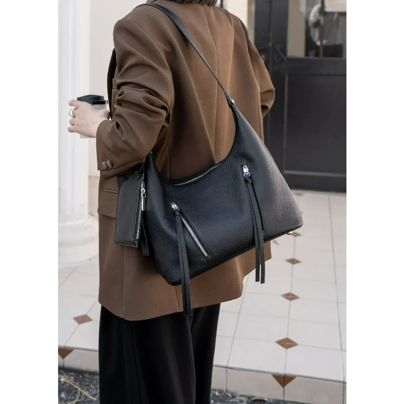 Женская сумка из воловьей кожи с верхним слоем, женская большая вместимость, модная и повседневная сумка через плечо на одно плечо, кошелек с подвеской
Женская сумка из воловьей кожи с верхним слоем, женская большая вместимость, модная и повседневная сумка через плечо на одно плечо, кошелек с подвеской