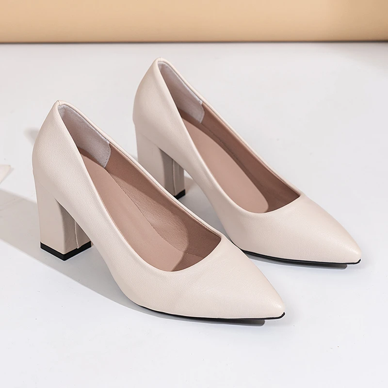 Temperament Single Shoes Women Spring and Autumn Plus Size New Pointed Toe Block Heel Shallow Mouth High Heels
Temperament Single Shoes Women Spring and Autumn Plus Size New Pointed Toe Block Heel Shallow Mouth High Heels