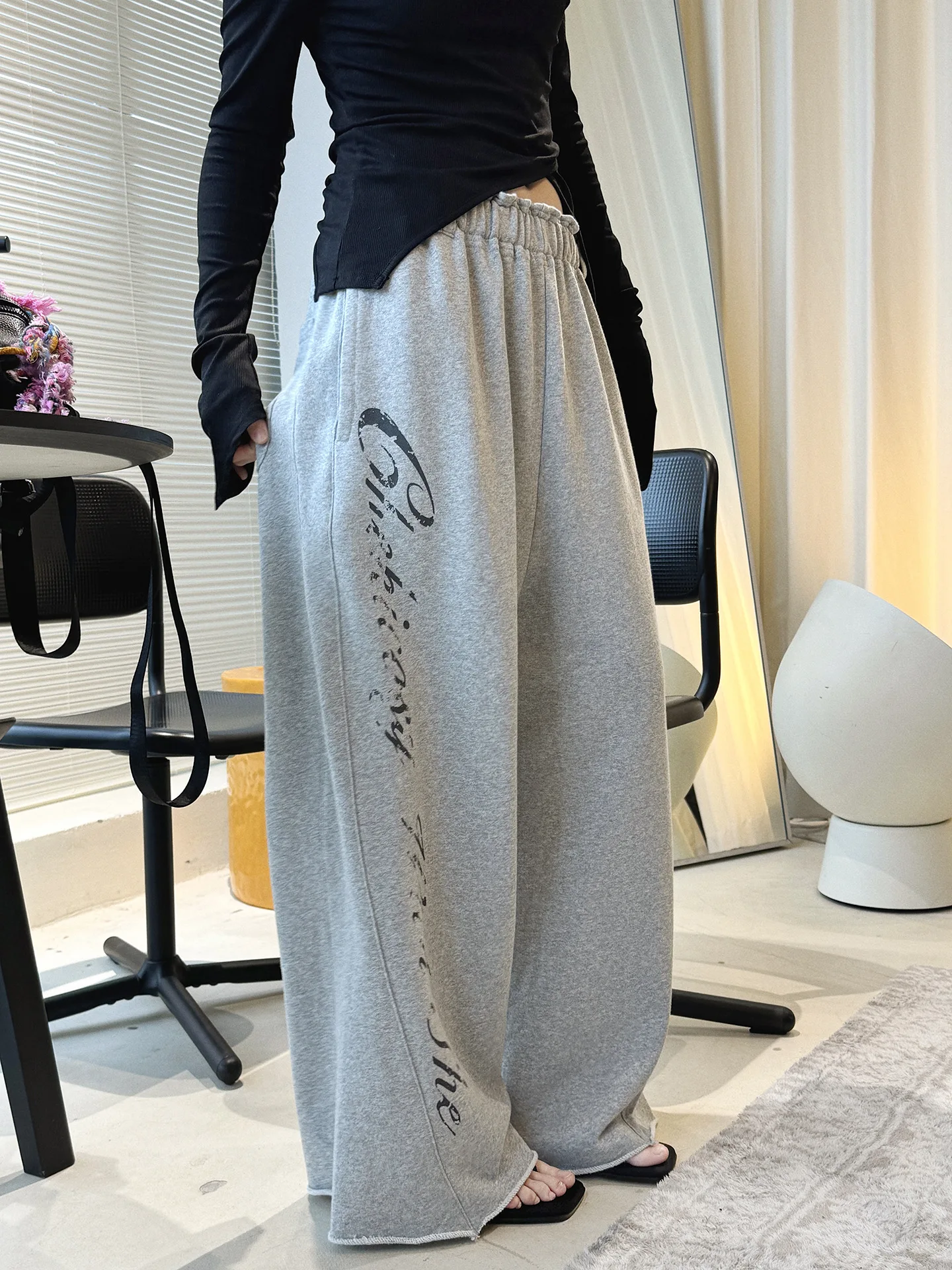 Summer new American street style elastic lace up letter printed casual pants loose straight leg pants for women
Summer new American street style elastic lace up letter printed casual pants loose straight leg pants for women