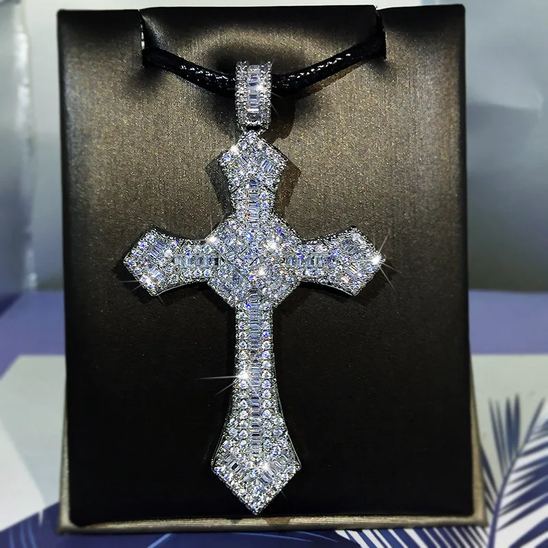 Necklace Men's and Women's Platinum Claw Set with Crystal Zircon Classic Cross Pendant Hip Hop Rock Fashion Jewelry Party
Necklace Men's and Women's Platinum Claw Set with Crystal Zircon Classic Cross Pendant Hip Hop Rock Fashion Jewelry Party