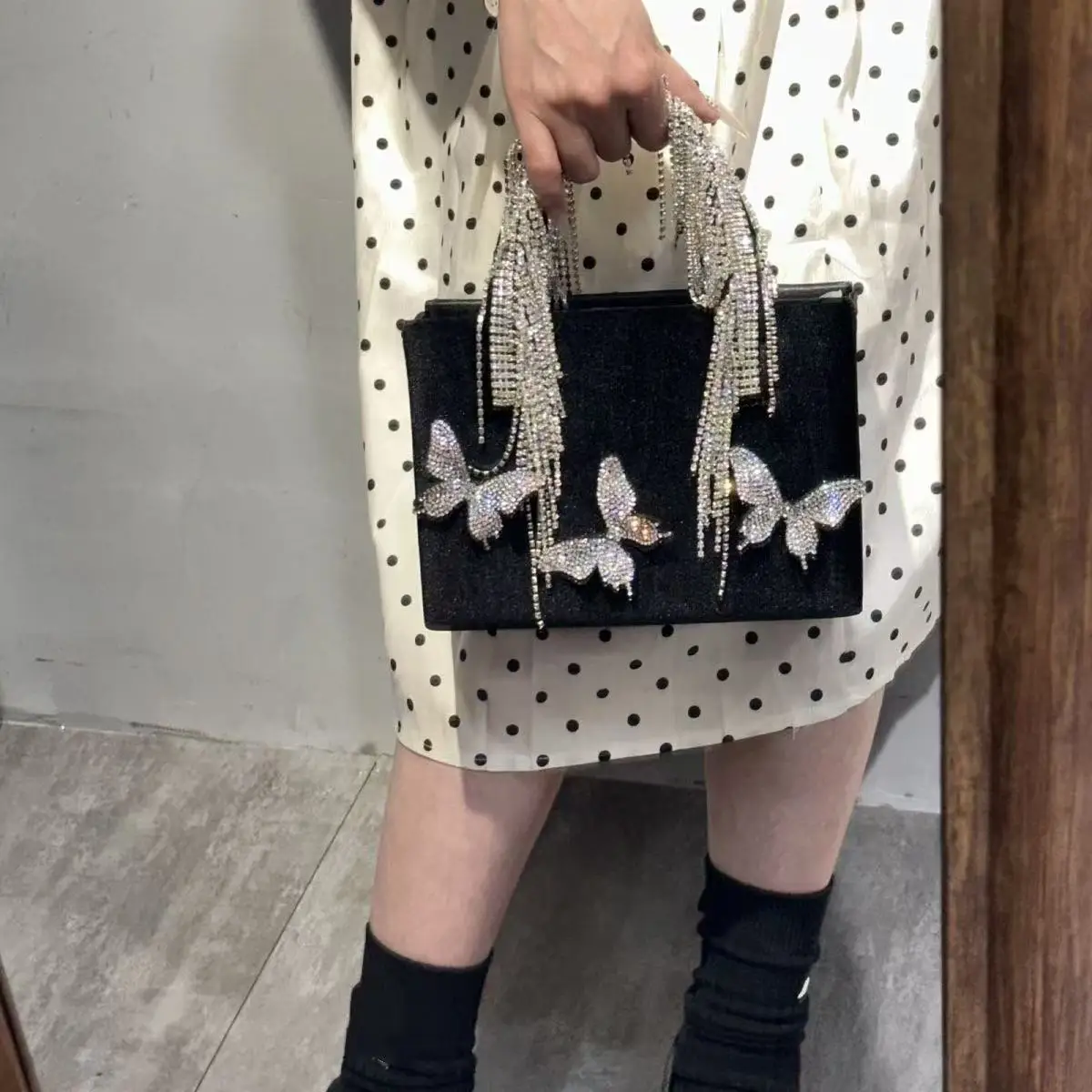 Luxury Designer Banquet Bag Glitter Diamond Bling Tassel Clutch Purse For Wedding Party Women Velvet Handbag Fashion Evening Bag
Luxury Designer Banquet Bag Glitter Diamond Bling Tassel Clutch Purse For Wedding Party Women Velvet Handbag Fashion Evening Bag