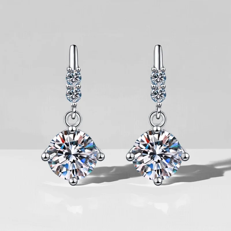1 Ct 925 Silver Four-Claw Viral Moissanite Stud Earrings GBA Certified Free GIFT Box Stylish Light Diamond Jewelry
1 Ct 925 Silver Four-Claw Viral Moissanite Stud Earrings GBA Certified Free GIFT Box Stylish Light Diamond Jewelry