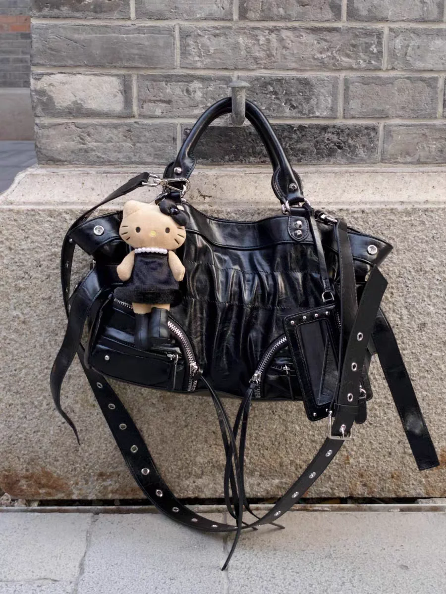 2025 Spring Summer Oil Wax Leather Rivet Design Motorcycle Bag Faion Sweet And Spicy Sle Commuter oulder Tote Bag
2025 Spring Summer Oil Wax Leather Rivet Design Motorcycle Bag Faion Sweet And Spicy Sle Commuter oulder Tote Bag