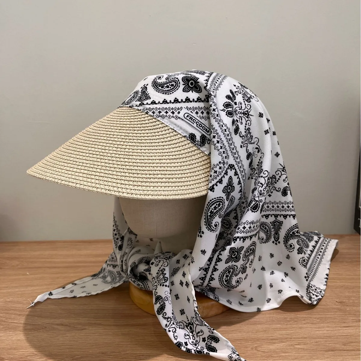 Korean American Style Retro Trendy Cashew Flower Printed Bucket Hat Street Fashion Foldable Pot Hat Double-side Sun Hat
Korean American Style Retro Trendy Cashew Flower Printed Bucket Hat Street Fashion Foldable Pot Hat Double-side Sun Hat