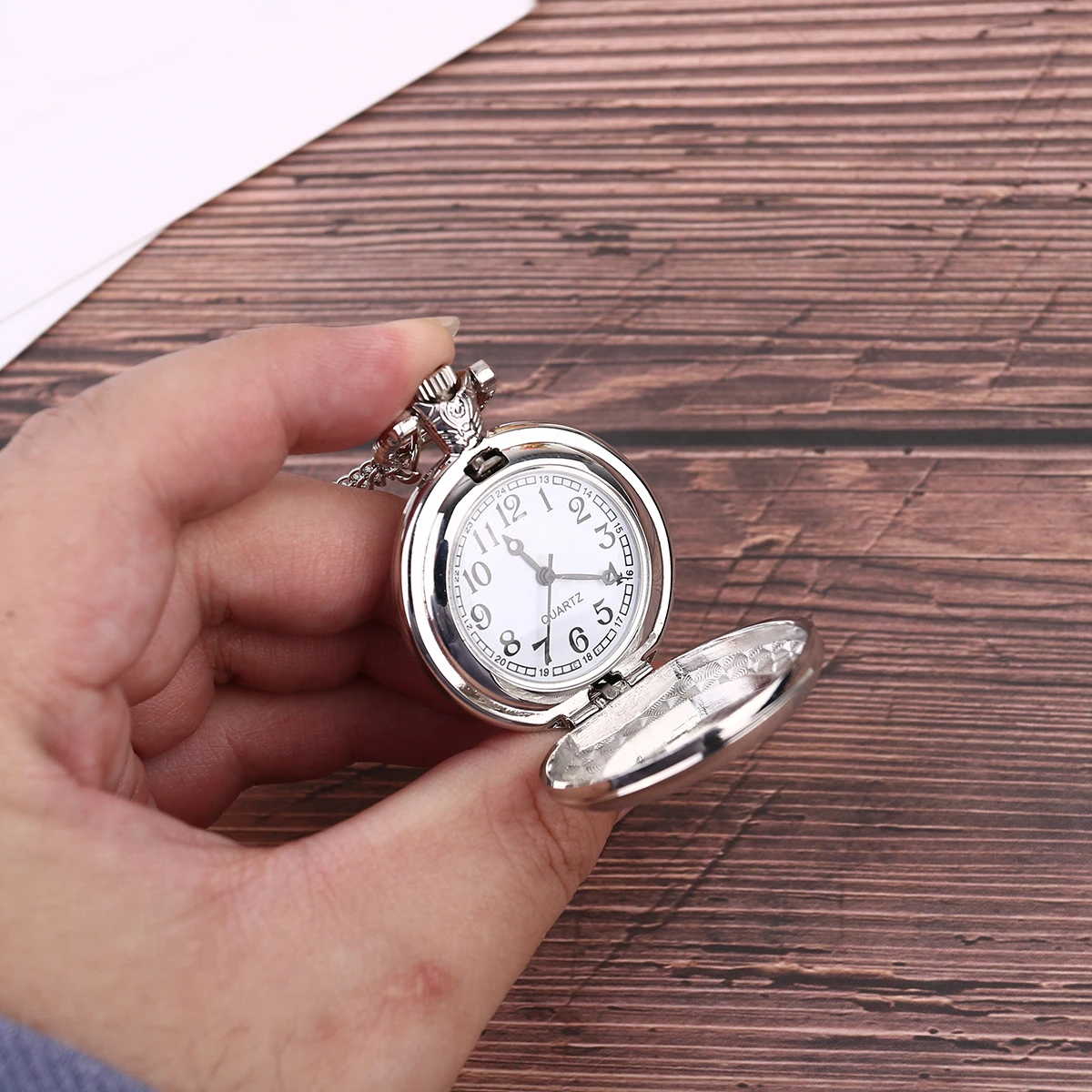 1Pcs Premium Vintage Retro Pocket Watch Pendant Stylish Pocket Watch Necklace Gift For Family Friends 
1Pcs Premium Vintage Retro Pocket Watch Pendant Stylish Pocket Watch Necklace Gift For Family Friends