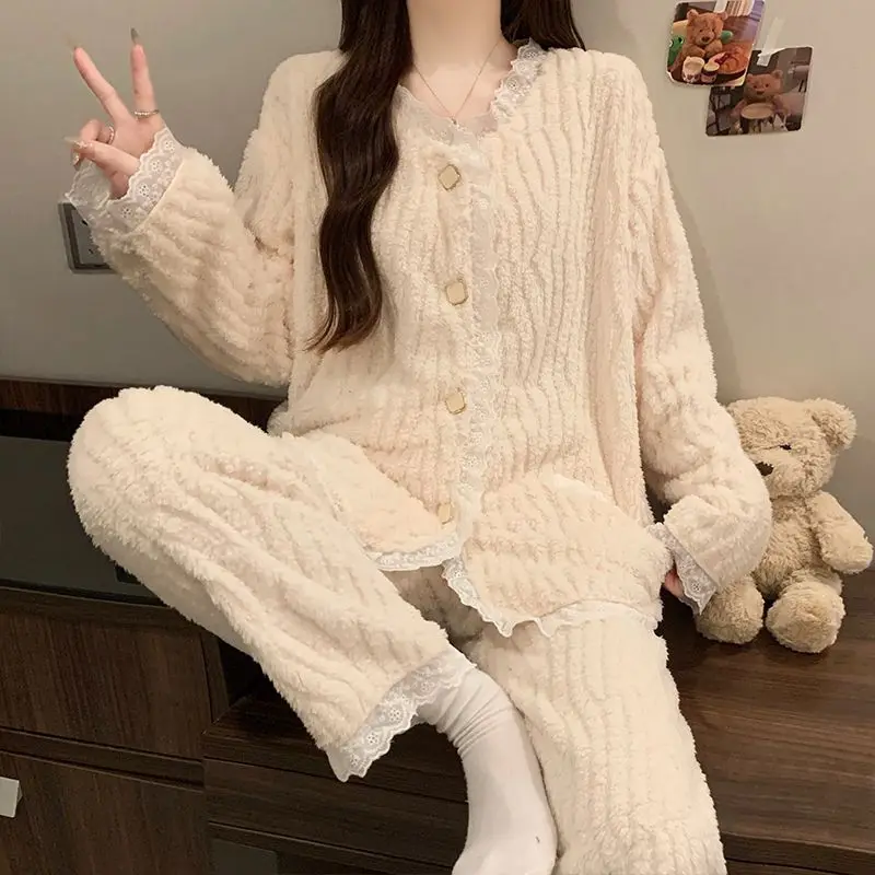 Зимние толстые теплые фланелевые пижамные комплекты с длинными рукавами для женщин, корейские милые кружевные коралловые бархатные пижамы, домашняя одежда, одежда
Зимние толстые теплые фланелевые пижамные комплекты с длинными рукавами для женщин, корейские милые кружевные коралловые бархатные пижамы, домашняя одежда, одежда