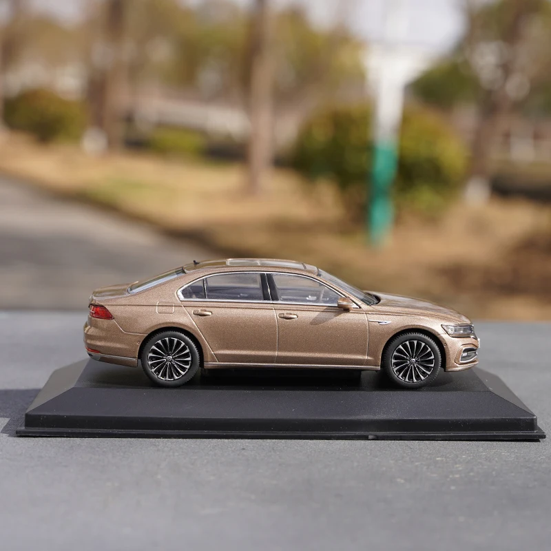 Оригинальный SAIC VW 1:43, новая модель автомобиля Huon 2020 PHIDEON из сплава
Оригинальный SAIC VW 1:43, новая модель автомобиля Huon 2020 PHIDEON из сплава