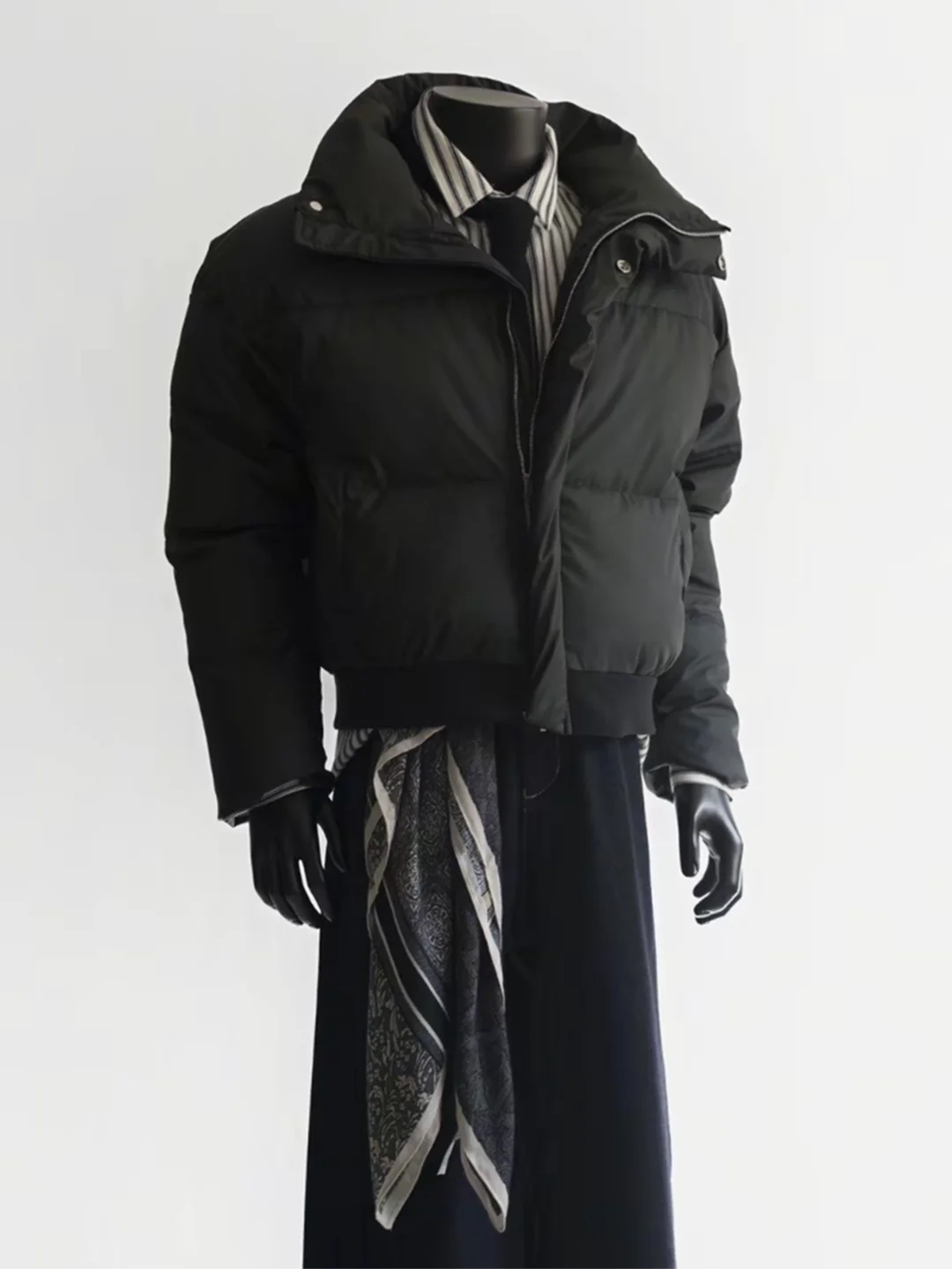 Мужская зимняя куртка Black Samurai: утепленная, из искусственной кожи и хлопка, с воротником-стойкой, черная, на хлопковой подкладке, Cleanfit
Мужская зимняя куртка Black Samurai: утепленная, из искусственной кожи и хлопка, с воротником-стойкой, черная, на хлопковой подкладке, Cleanfit