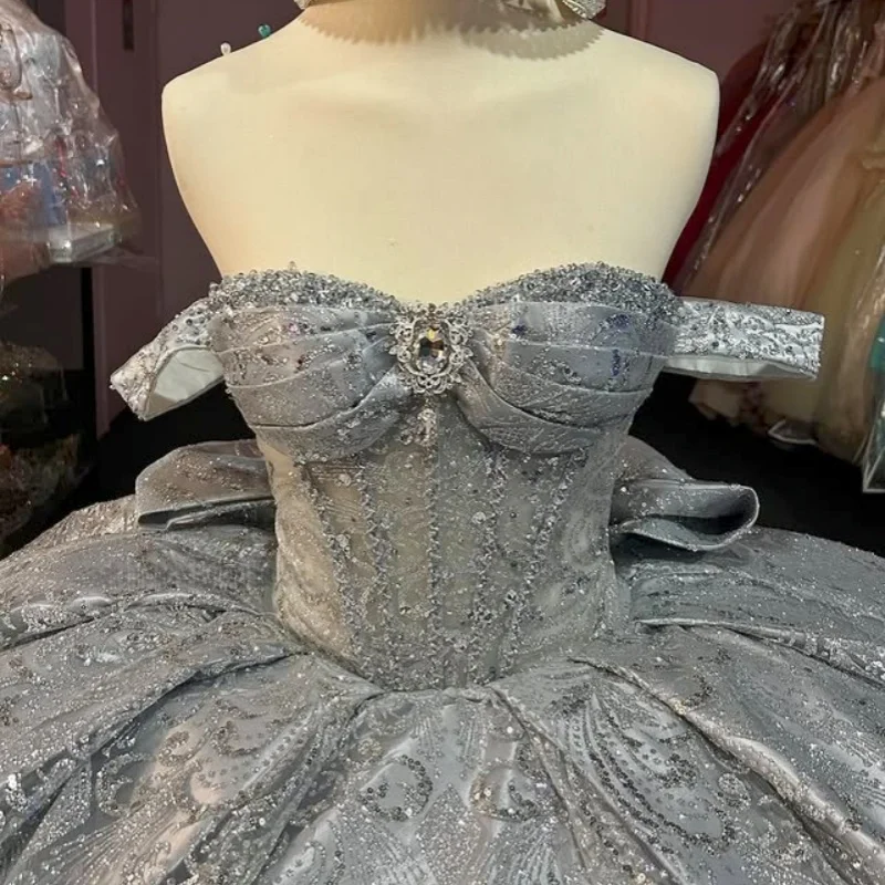 Shiny silvery Quinceanera Dress off-shoulder crystal Lace glitter decal Bow Long tail vestidos de 15 Quinceanera Customize
Shiny silvery Quinceanera Dress off-shoulder crystal Lace glitter decal Bow Long tail vestidos de 15 Quinceanera Customize