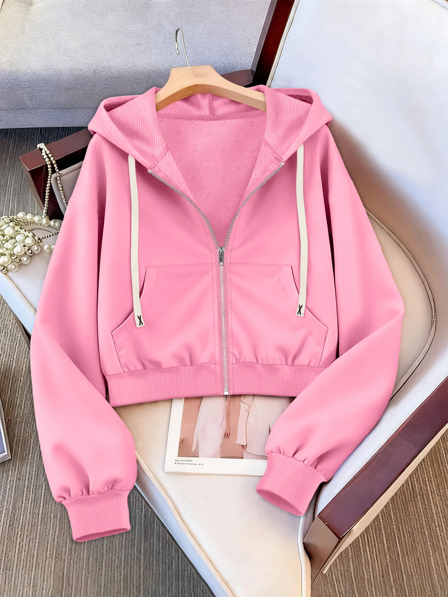 Легкая укороченная толстовка на молнии с длинным рукавом для женщин, универсальная, для ношения как верхняя одежда и поддевка, на все сезоны
Легкая укороченная толстовка на молнии с длинным рукавом для женщин, универсальная, для ношения как верхняя одежда и поддевка, на все сезоны