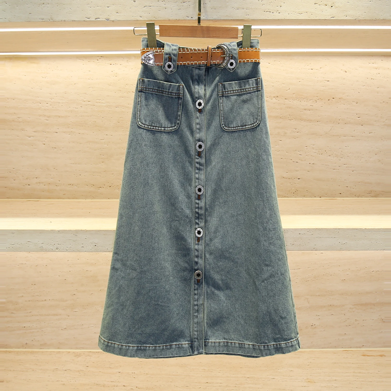High Waist Retro Denim Skirt with ket Single Button Waed out Look mid Length a Line Skirt for Women in Their 20s
High Waist Retro Denim Skirt with ket Single Button Waed out Look mid Length a Line Skirt for Women in Their 20s