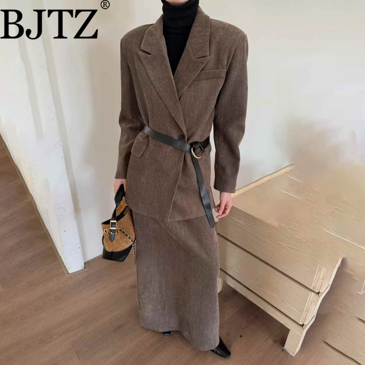 BJTZ 2025 Women’s 2pc Blazer & Skirt Suit Lapel Belted Single Button Elegant Vintage Chic Minimalist Luxury Office Daily
BJTZ 2025 Women’s 2pc Blazer & Skirt Suit Lapel Belted Single Button Elegant Vintage Chic Minimalist Luxury Office Daily