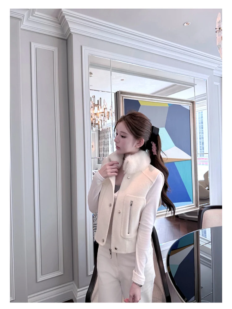 FUFU Early Spring Silk Wool Detachable Mink Collar Vest Old Money Loose Fit Woolen Coat Young Women's Short Open Zipper Style
FUFU Early Spring Silk Wool Detachable Mink Collar Vest Old Money Loose Fit Woolen Coat Young Women's Short Open Zipper Style