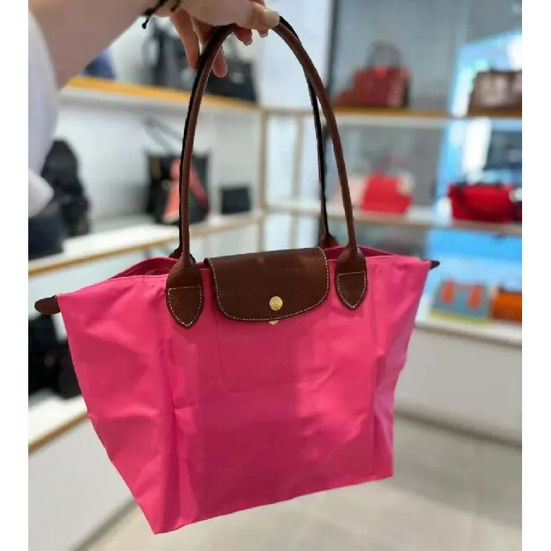 2025 Designer Bag luxury 2025 nylon tote shoulder underarm foldable laptop big capacity
2025 Designer Bag luxury 2025 nylon tote shoulder underarm foldable laptop big capacity