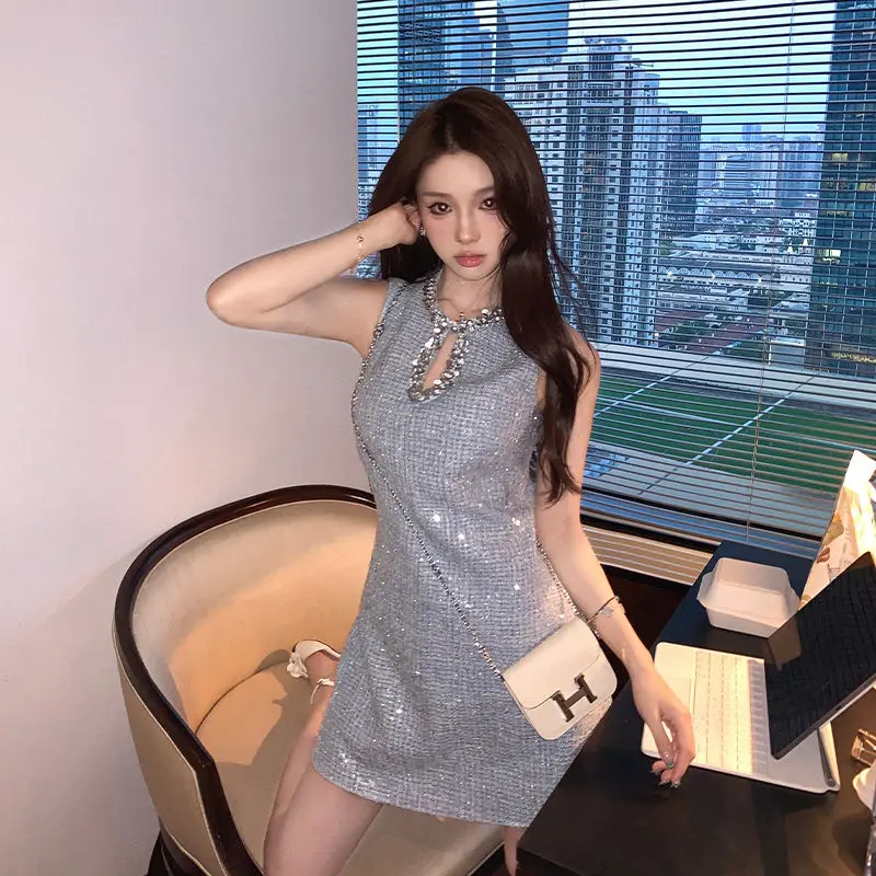Sweet Hot Girl Sexy Diamond Halter Neck Short Dress Women's Summer Sequined Hollow Sleeveless Dress Fashion Female Clothes 
Sweet Hot Girl Sexy Diamond Halter Neck Short Dress Women's Summer Sequined Hollow Sleeveless Dress Fashion Female Clothes