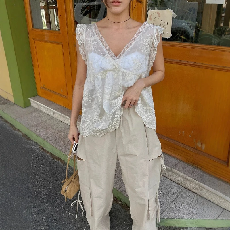 2026 Summer New Hot Selling Solid Color Embroidered V-neck Lace Stacked Lace Vest Top for Women
2026 Summer New Hot Selling Solid Color Embroidered V-neck Lace Stacked Lace Vest Top for Women