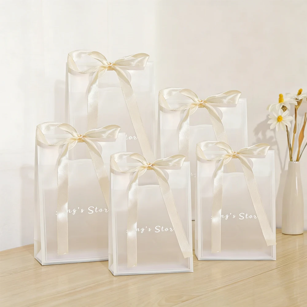 Personalized Logo PP Jewelry Gift Handle Bag Wedding Children's Day Party Present Packaging PVC EVA Handbag Ribbon Bowknot Pouch
Personalized Logo PP Jewelry Gift Handle Bag Wedding Children's Day Party Present Packaging PVC EVA Handbag Ribbon Bowknot Pouch