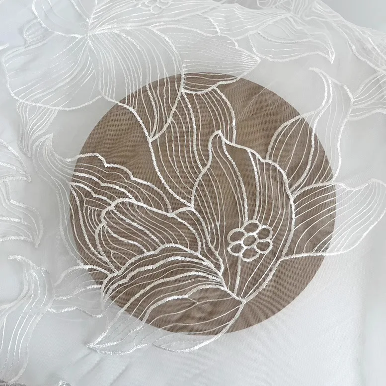 One meter lace fabric Big Lotus Embroidery tela Clothing Skirts Dresses Wedding Dresses tissu
One meter lace fabric Big Lotus Embroidery tela Clothing Skirts Dresses Wedding Dresses tissu