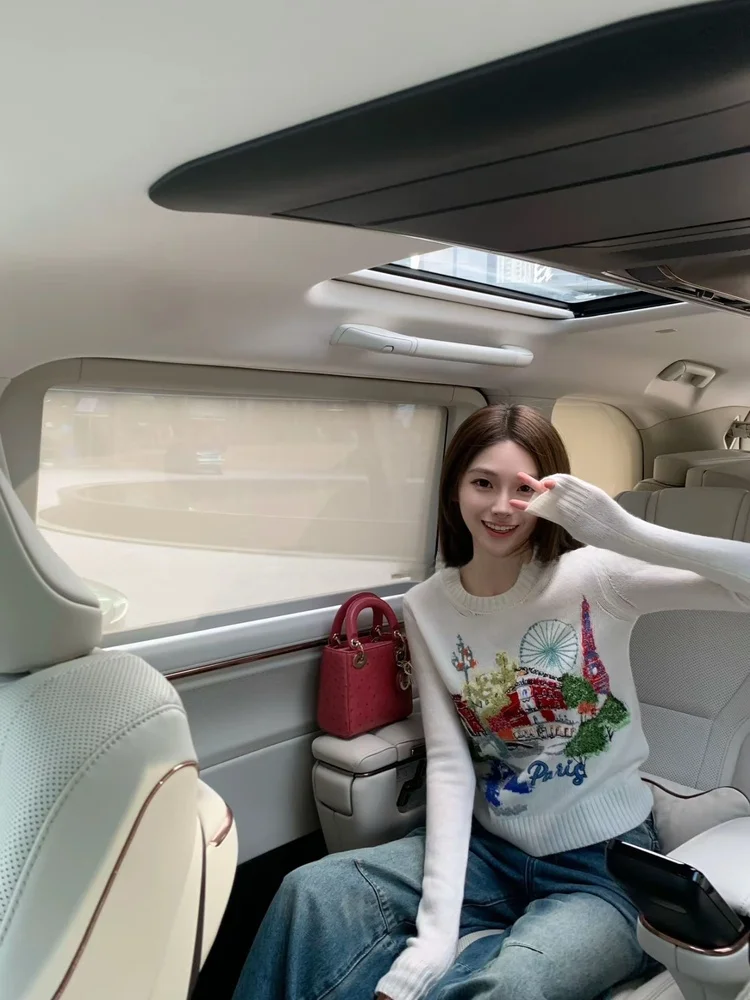 Elegant Embroidered Short Sleeve Long Knitted Sweater Women's Premium Heavy Embroidery Slim Fit Luxury Fashion Commute Style
Elegant Embroidered Short Sleeve Long Knitted Sweater Women's Premium Heavy Embroidery Slim Fit Luxury Fashion Commute Style