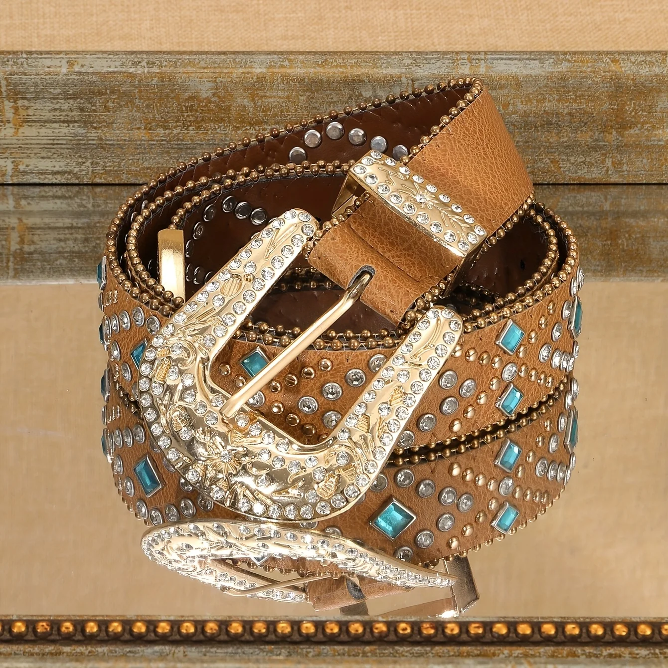 1 piece of women's belt with brown square diamond rivets and small flower tail clip, fashionable and versatile
1 piece of women's belt with brown square diamond rivets and small flower tail clip, fashionable and versatile