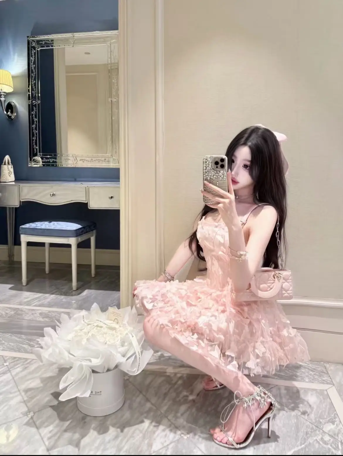 Heavy Embroidery Lace Patchwork Strapless Dress Elegant Waist Cinching Design Birthday Celebration Gown Skirt
Heavy Embroidery Lace Patchwork Strapless Dress Elegant Waist Cinching Design Birthday Celebration Gown Skirt