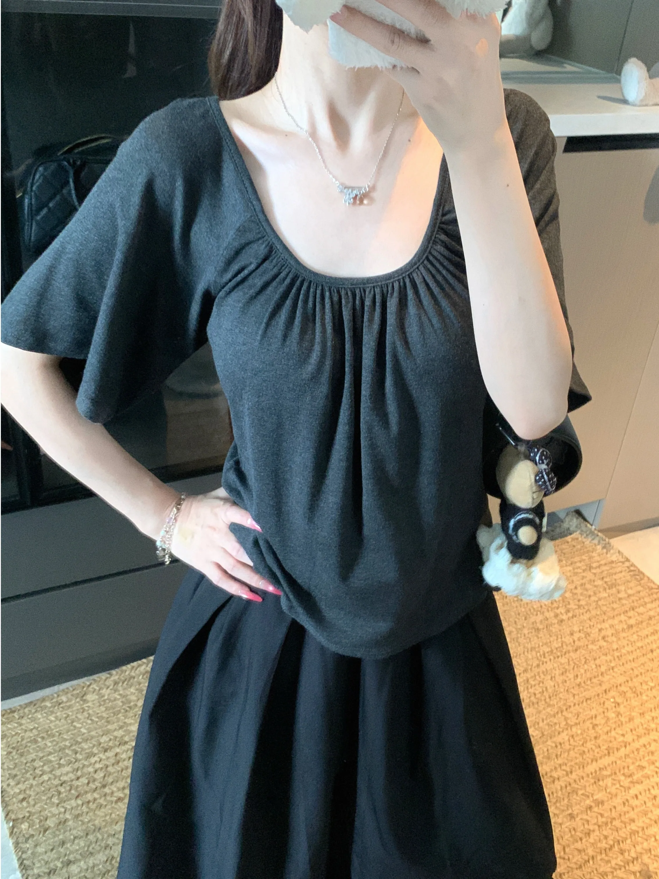 plus Size U-Neck Short Sleeve T-Shirt Korean Style Pleated Pure Color Slimming Design Summer New Arrival Women's Fashion
plus Size U-Neck Short Sleeve T-Shirt Korean Style Pleated Pure Color Slimming Design Summer New Arrival Women's Fashion