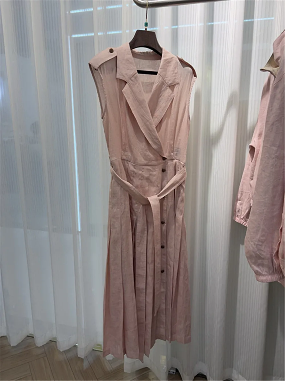 Women's Dress Sleeveless Shirt Collar Linen Belted Pleated Long Skirt Spring Summer New
Women's Dress Sleeveless Shirt Collar Linen Belted Pleated Long Skirt Spring Summer New