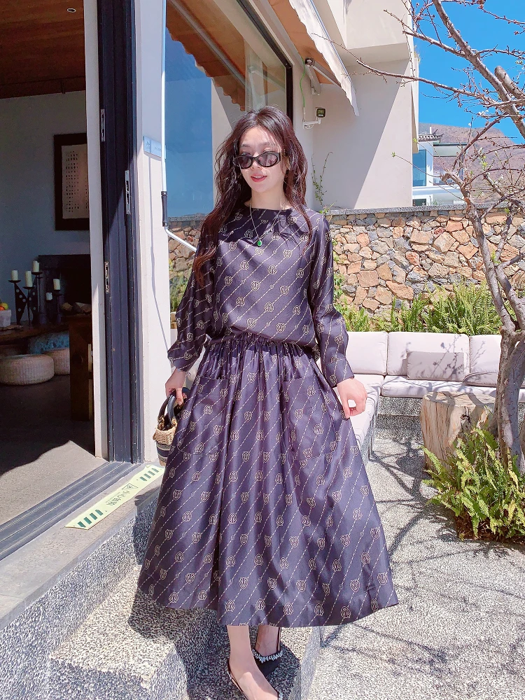MissLuxury Summer Silk Set Women's Retro Print Silk Top plus Umbrella Skirt Vintage Style Long Sleeve round Neck Button
MissLuxury Summer Silk Set Women's Retro Print Silk Top plus Umbrella Skirt Vintage Style Long Sleeve round Neck Button