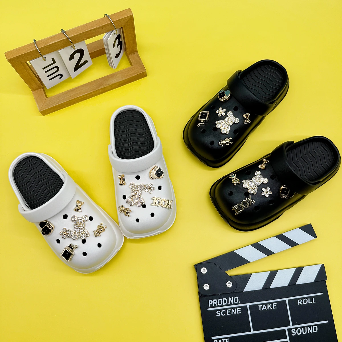 New Golden Diamond Bear Fashionable and Versatile Family Boys and Girls Sandals Eva Clogs Summer Non-Slip Soft Bottom E05
New Golden Diamond Bear Fashionable and Versatile Family Boys and Girls Sandals Eva Clogs Summer Non-Slip Soft Bottom E05