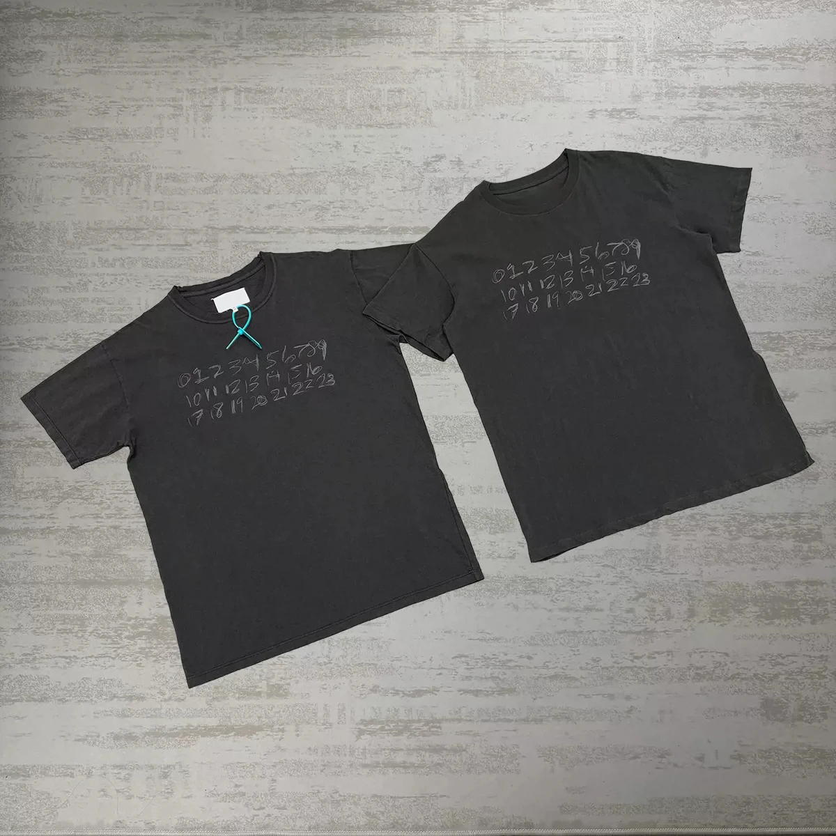 Nonnod 26SS Summer Lightweight Number Graffiti Print T-Shirt Unisex Loose Casual Tee
Nonnod 26SS Summer Lightweight Number Graffiti Print T-Shirt Unisex Loose Casual Tee