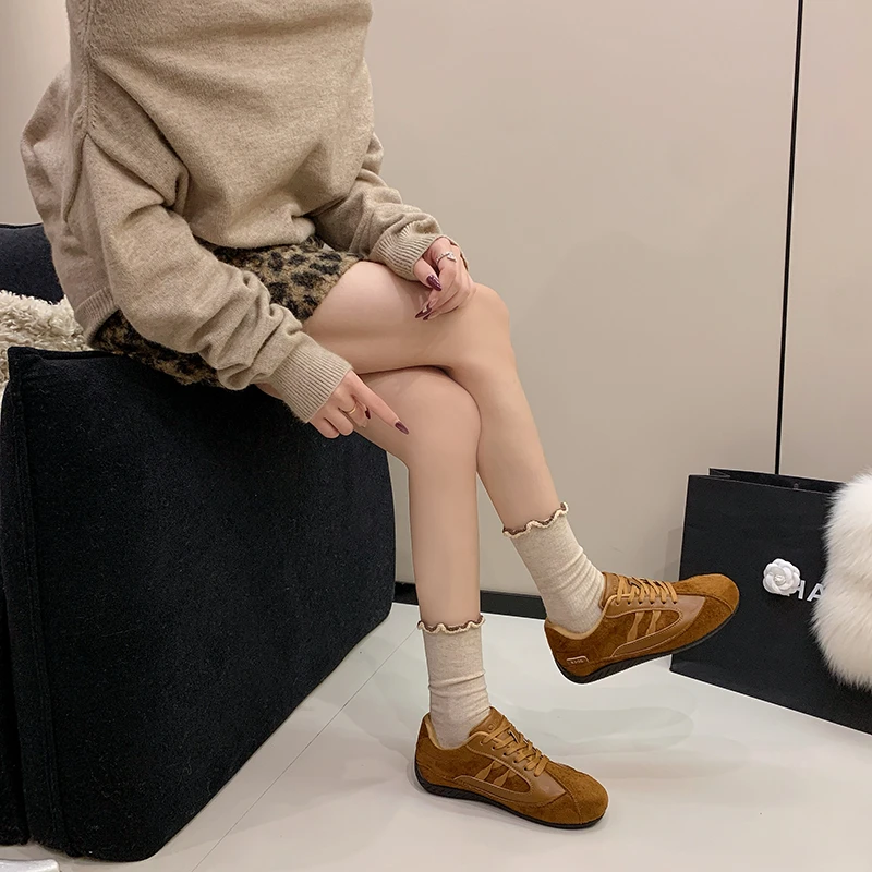 2026 Новые весенние винтажные немецкие тренировочные туфли - высококачественные повседневные кроссовки на плоской подошве со шнуровкой, универсальная легкая модная обувь
2026 Новые весенние винтажные немецкие тренировочные туфли - высококачественные повседневные кроссовки на плоской подошве со шнуровкой, универсальная легкая модная обувь