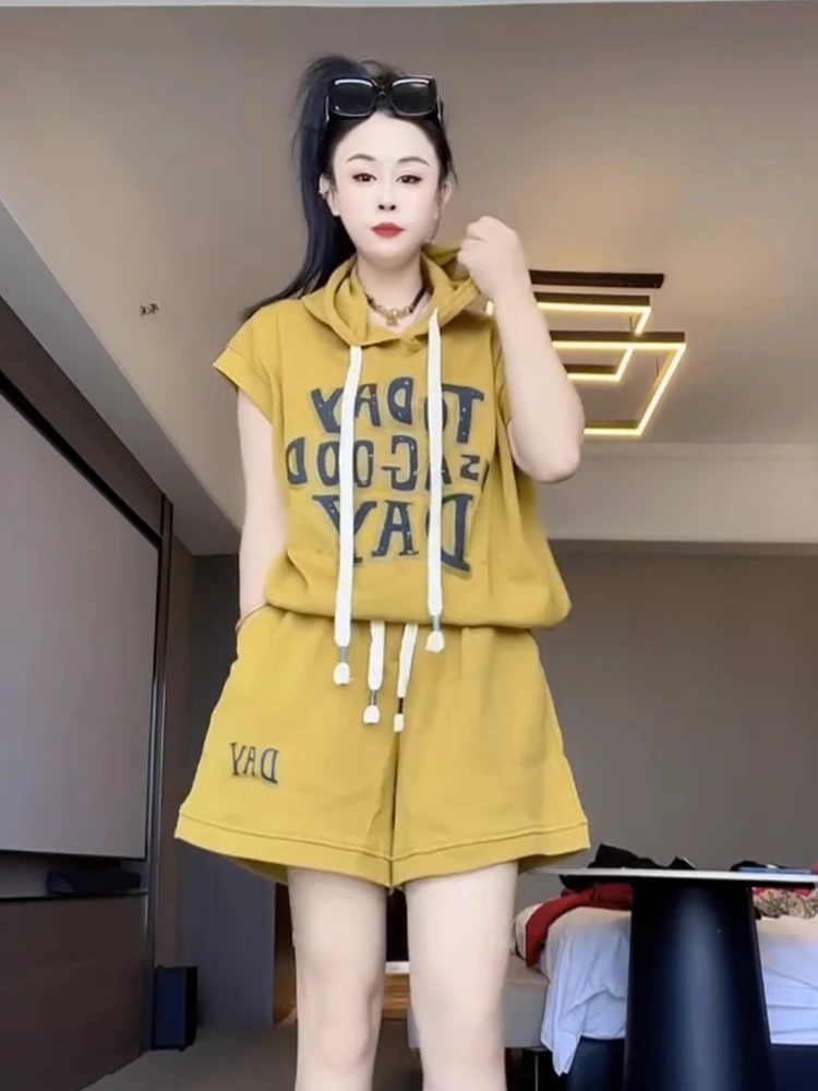 Women Fashion Letter Print Hooded T-shirt with Five-point Pants Shorts 2025 Summer New Casual Sport Loose Two Piece Set
Women Fashion Letter Print Hooded T-shirt with Five-point Pants Shorts 2025 Summer New Casual Sport Loose Two Piece Set