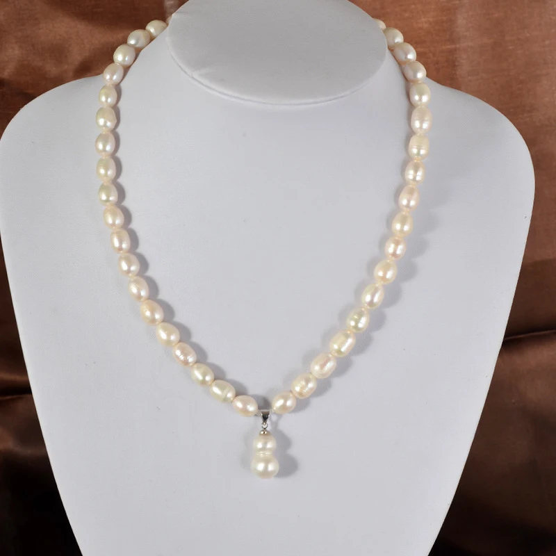 Cultured Natural Pearl Gourd-Shaped Pendant Necklace, New Style, Fashionable and Versatile
Cultured Natural Pearl Gourd-Shaped Pendant Necklace, New Style, Fashionable and Versatile