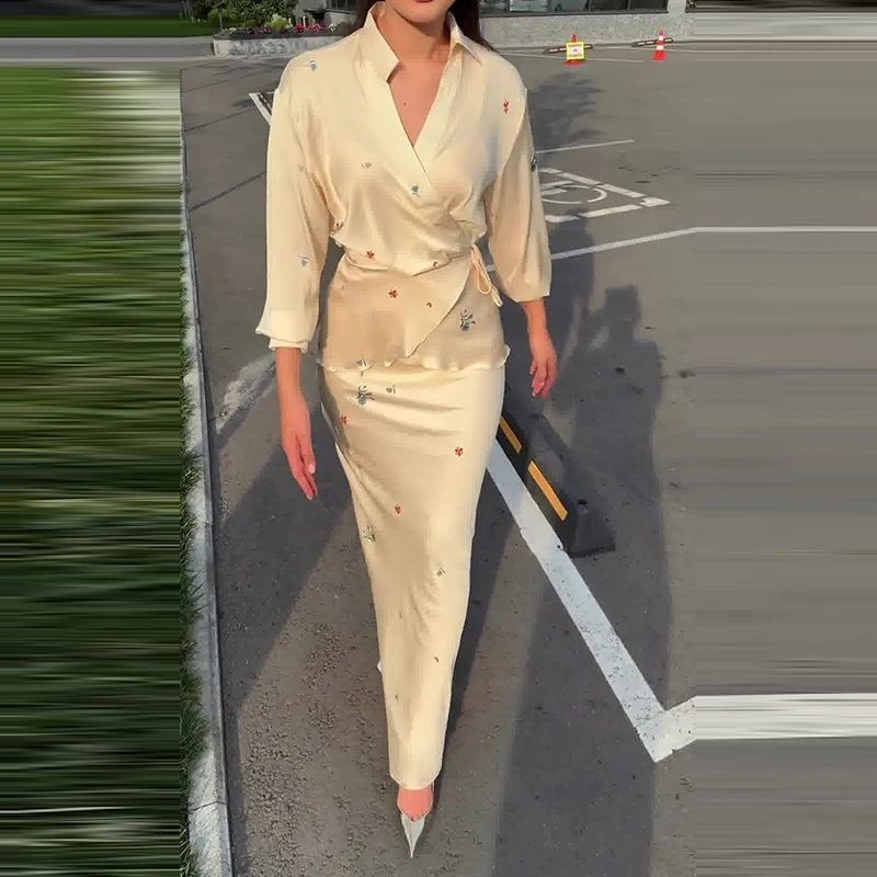 2025 Floral Print Two Piece Satin Set Women Lace-up Outfit Ladies Elegant Slim Lapel V-Neck Long Sleeve Blouse&Long Skirts Suit
2025 Floral Print Two Piece Satin Set Women Lace-up Outfit Ladies Elegant Slim Lapel V-Neck Long Sleeve Blouse&Long Skirts Suit