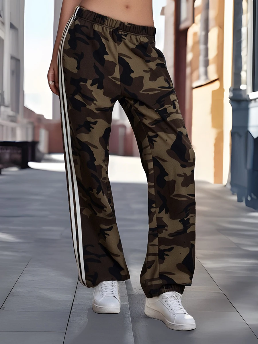 Ladies Striped Camo Sweatpants with Elastic Waistband and Pockets Perfect for Everyday Wear and Outdoor Activities
Ladies Striped Camo Sweatpants with Elastic Waistband and Pockets Perfect for Everyday Wear and Outdoor Activities
