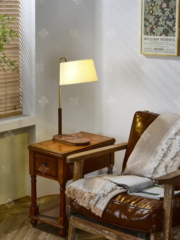Organ table lamp, French retro living room, parchment design, medieval master bedroom, atmosphere decoration light
Organ table lamp, French retro living room, parchment design, medieval master bedroom, atmosphere decoration light