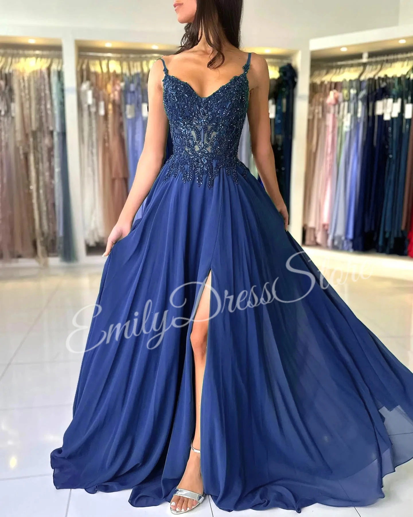 Royal Blue Chiffon Evening Dress Women Elegant Applique Suspenders Deep V-neck Backless Bridal Formal Ball Gowns Pageant Dress
Royal Blue Chiffon Evening Dress Women Elegant Applique Suspenders Deep V-neck Backless Bridal Formal Ball Gowns Pageant Dress
