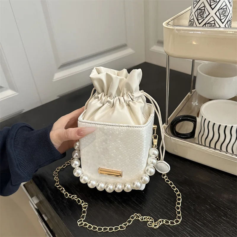 Designer Bucket Bag with Chain Strap - Trendy Crossbody Purse for Women, Minimalist Small Shoulder Bag for Daily Use & Travel
Designer Bucket Bag with Chain Strap - Trendy Crossbody Purse for Women, Minimalist Small Shoulder Bag for Daily Use & Travel